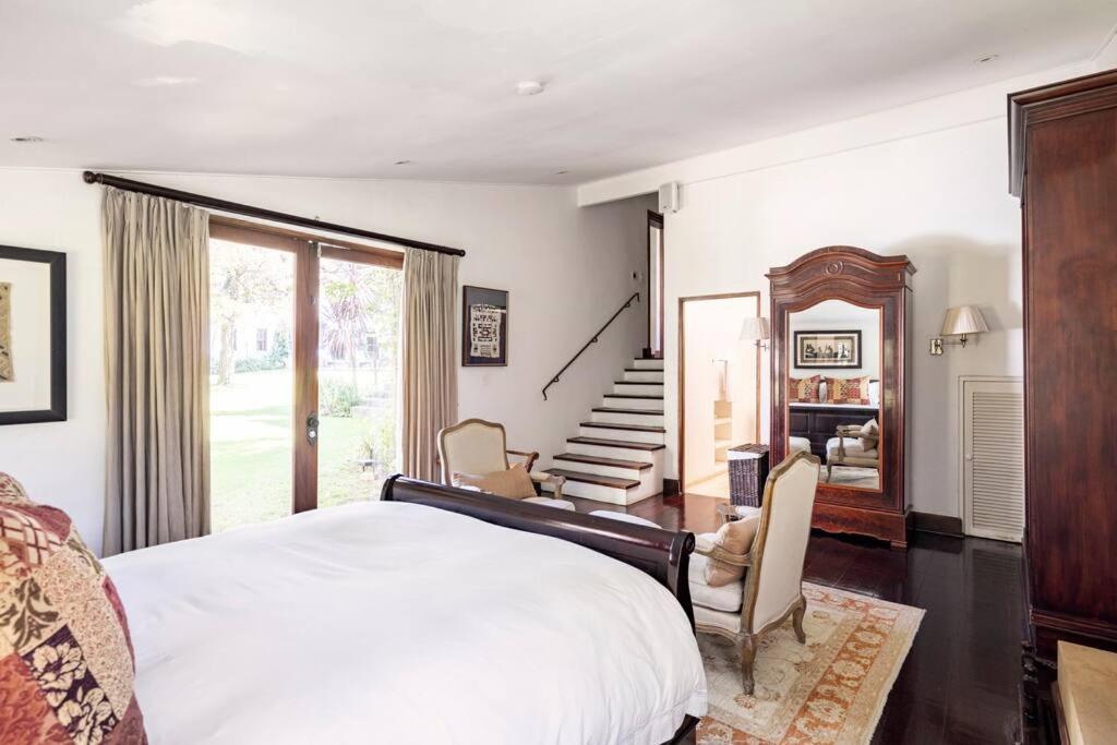 Picturesque Garden Villa, Illovo House