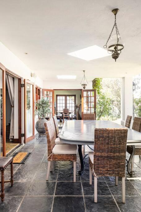 Picturesque Garden Villa, Illovo House