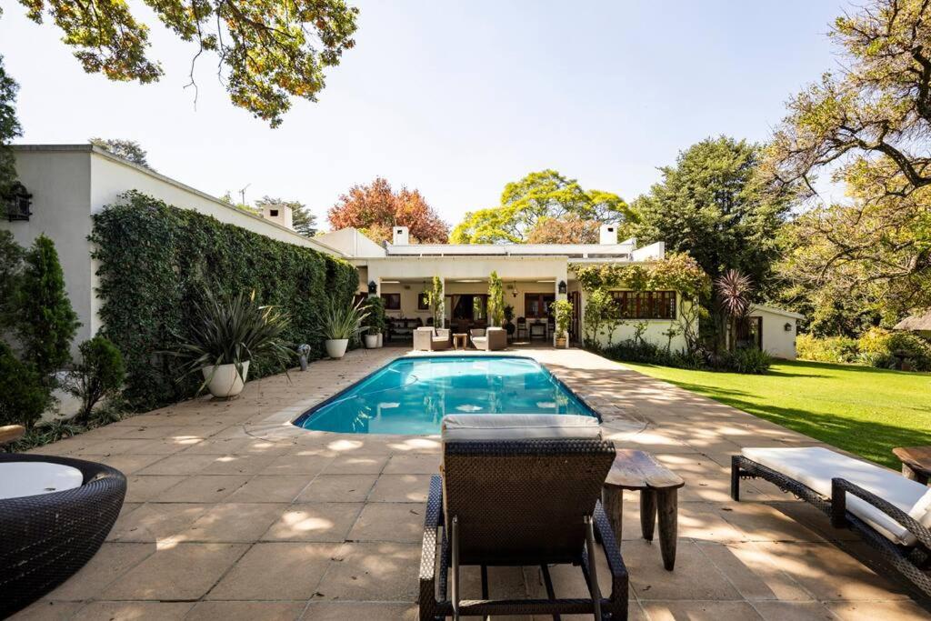 Picturesque Garden Villa, Illovo House