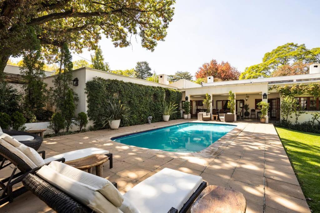 Picturesque Garden Villa, Illovo House