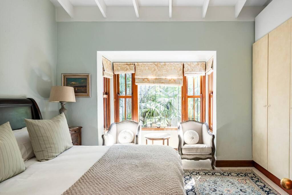 Picturesque Garden Villa, Illovo House