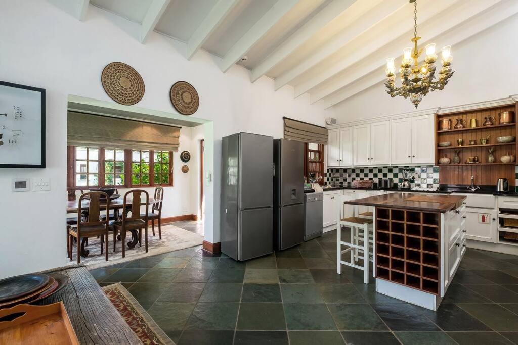 Picturesque Garden Villa, Illovo House