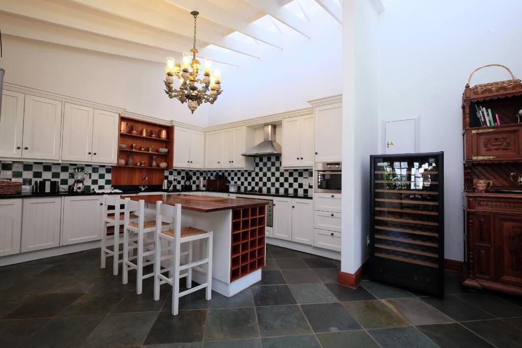 Picturesque Garden Villa, Illovo House