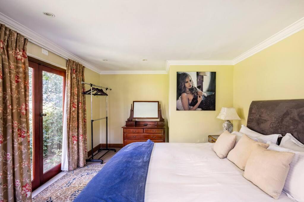 Picturesque Garden Villa, Illovo House