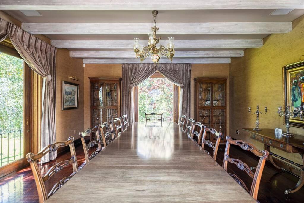 Picturesque Garden Villa, Illovo House