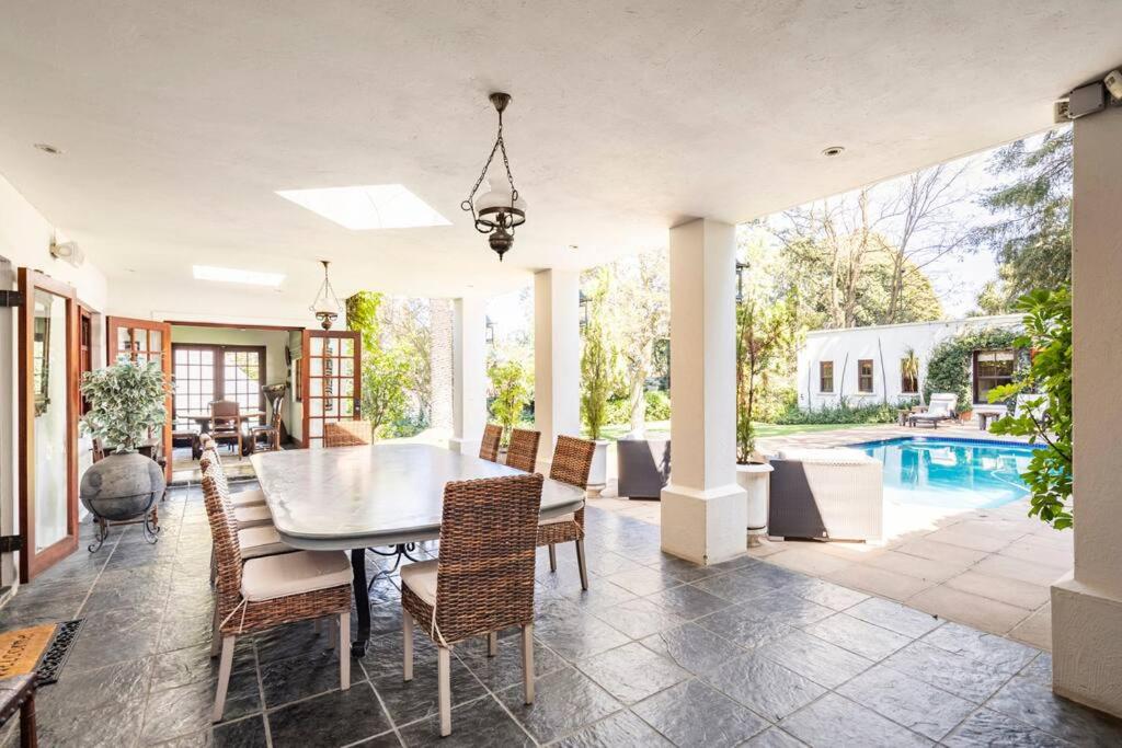 Picturesque Garden Villa, Illovo House