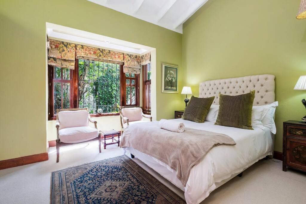 Picturesque Garden Villa, Illovo House