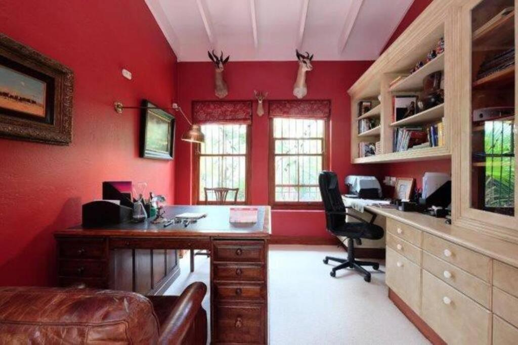 Picturesque Garden Villa, Illovo House