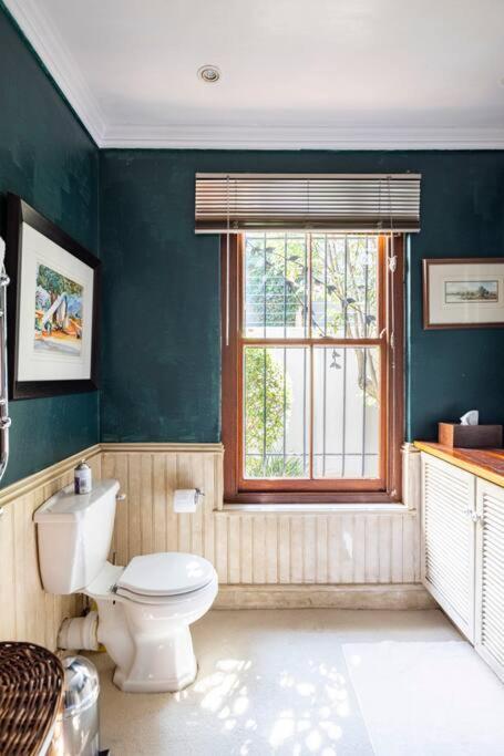 Picturesque Garden Villa, Illovo House