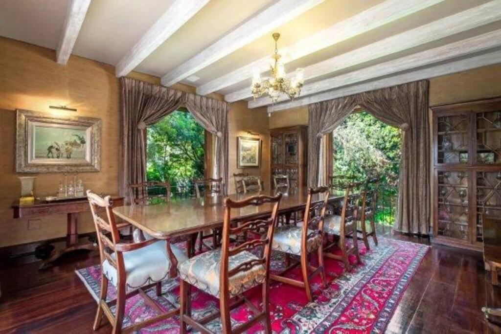 Picturesque Garden Villa, Illovo House