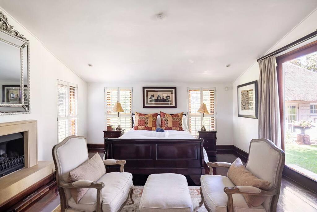 Picturesque Garden Villa, Illovo House