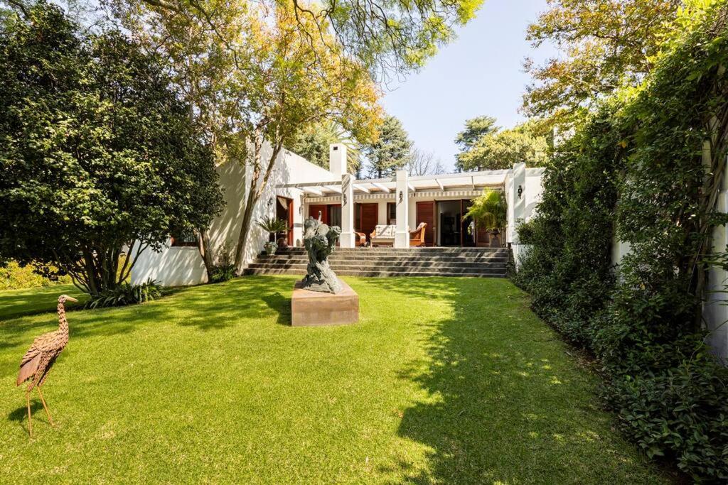 Picturesque Garden Villa, Illovo House