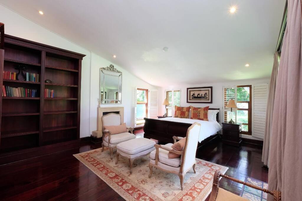 Picturesque Garden Villa, Illovo House