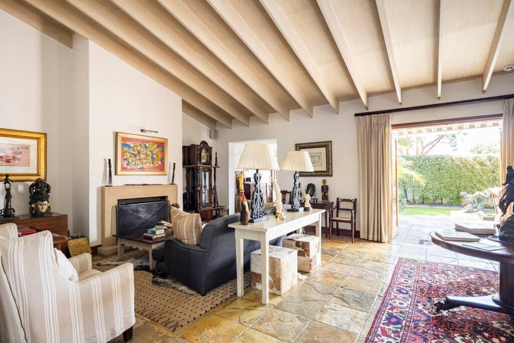 Picturesque Garden Villa, Illovo House