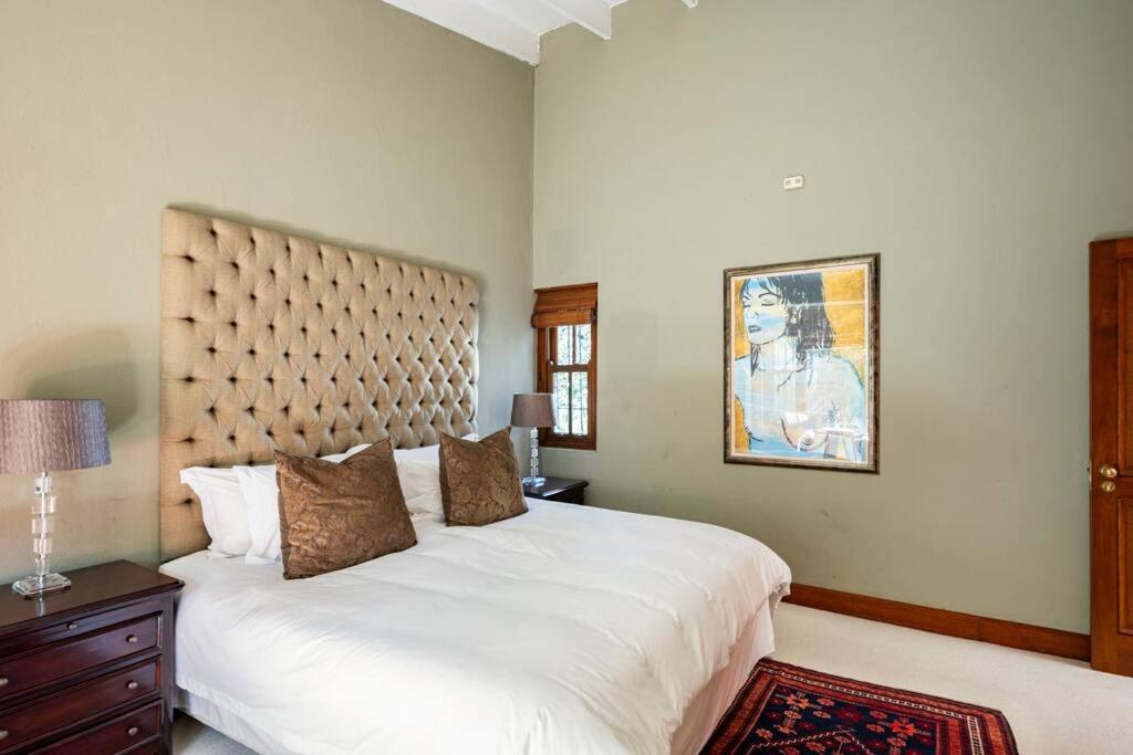 Picturesque Garden Villa, Illovo House