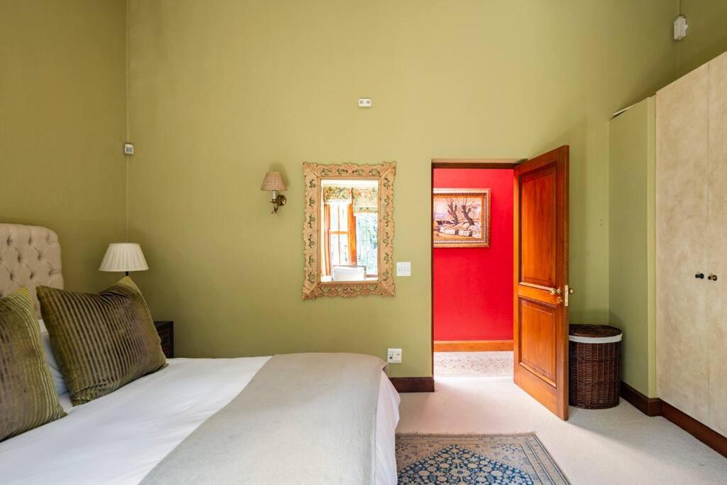 Picturesque Garden Villa, Illovo House