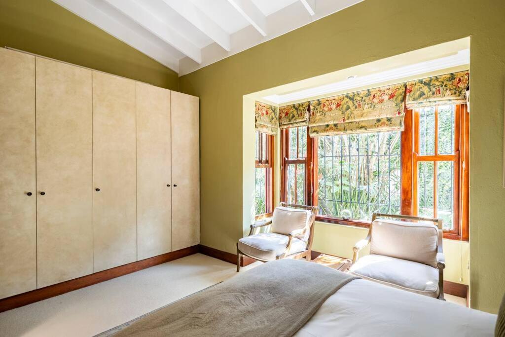 Picturesque Garden Villa, Illovo House