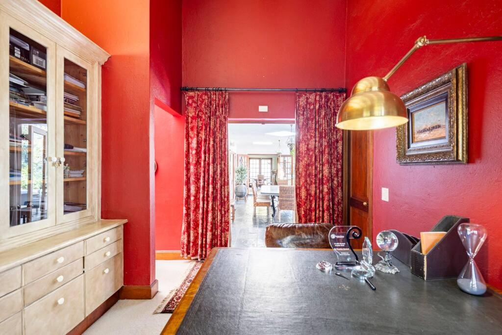 Picturesque Garden Villa, Illovo House