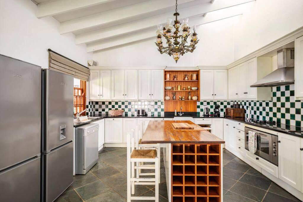 Picturesque Garden Villa, Illovo House