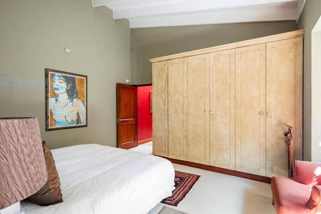 Picturesque Garden Villa, Illovo House