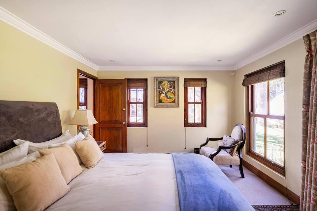 Picturesque Garden Villa, Illovo House