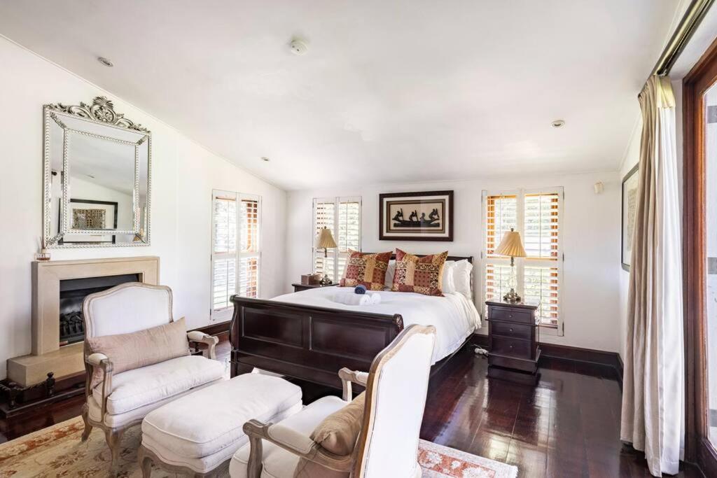 Picturesque Garden Villa, Illovo House
