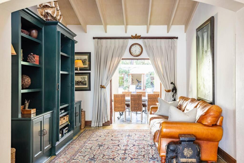 Picturesque Garden Villa, Illovo House