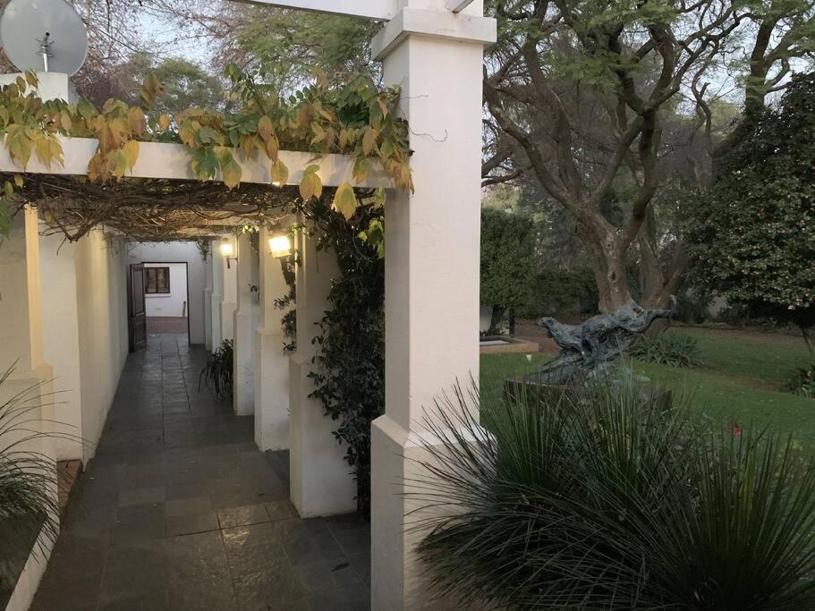 Picturesque Garden Villa, Illovo House