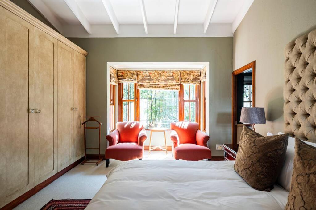 Picturesque Garden Villa, Illovo House