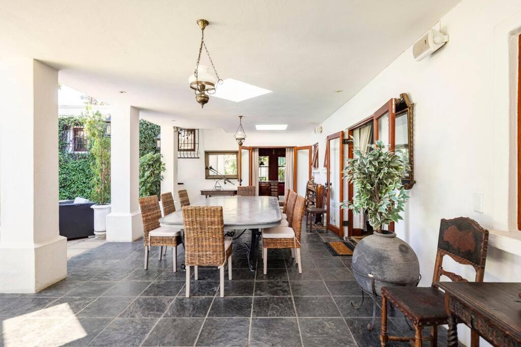 Picturesque Garden Villa, Illovo House