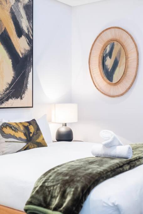 Modern Escape at The Rubik & Rooftop Pool, AC view 3