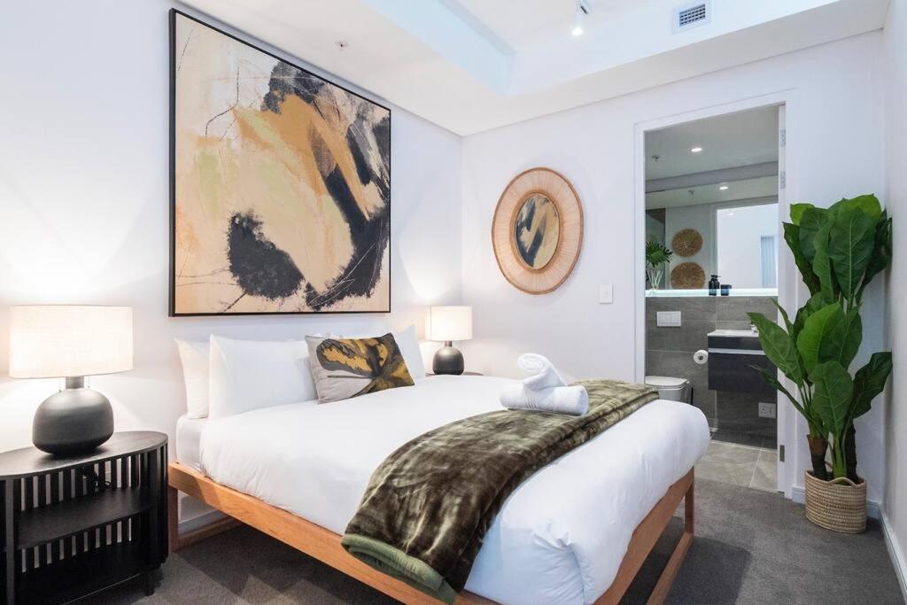 Modern Escape at The Rubik & Rooftop Pool, AC view 4