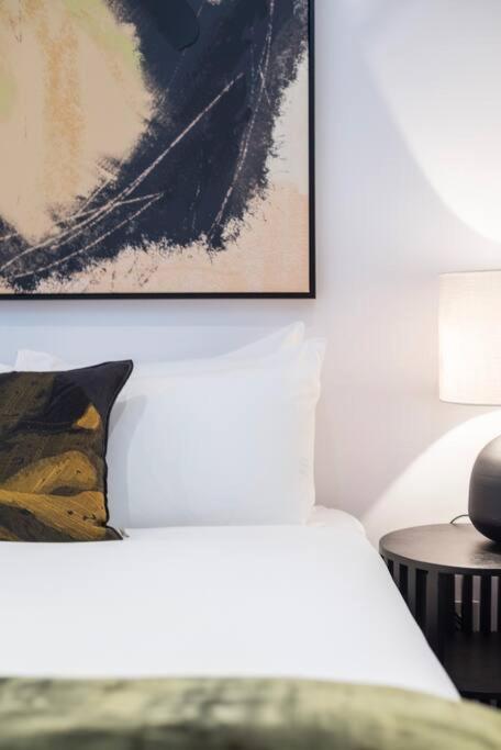 Modern Escape at The Rubik & Rooftop Pool, AC view 5