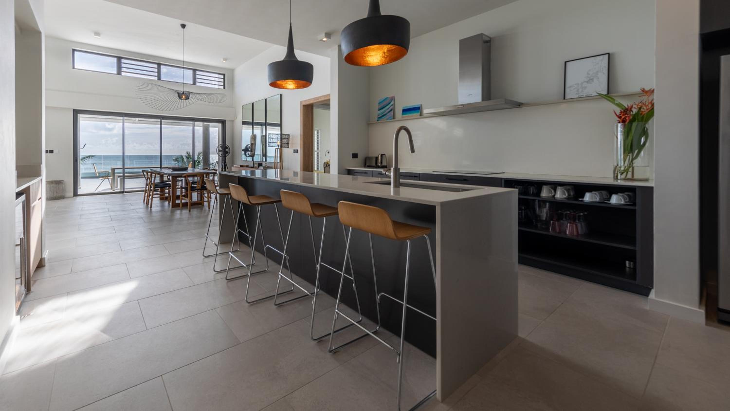 Beach front penthouse in Pereybere view 5