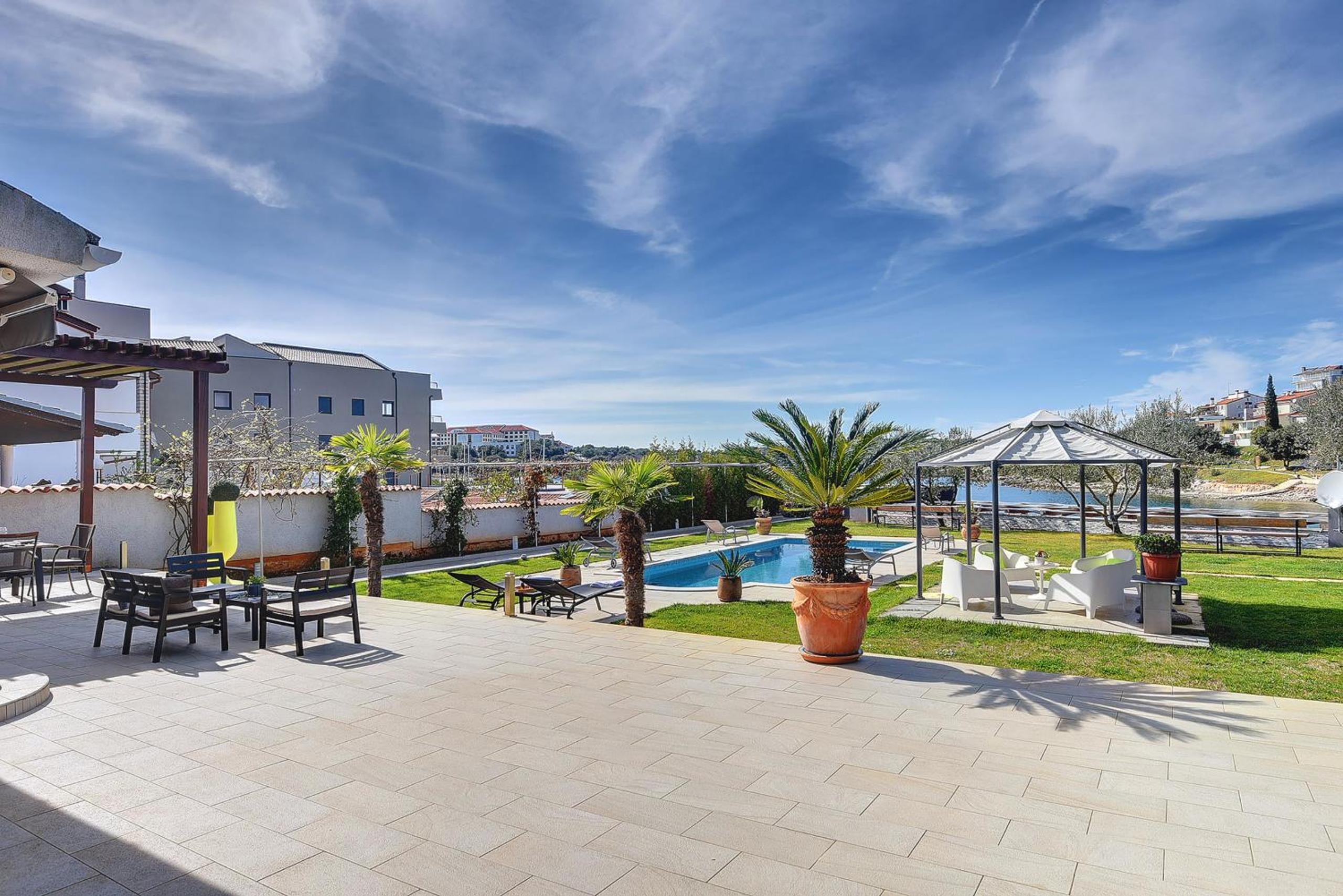 Villa Contessa Del Mar in Pula for 7 people only 200 meters from the beach & pet friendly view 4