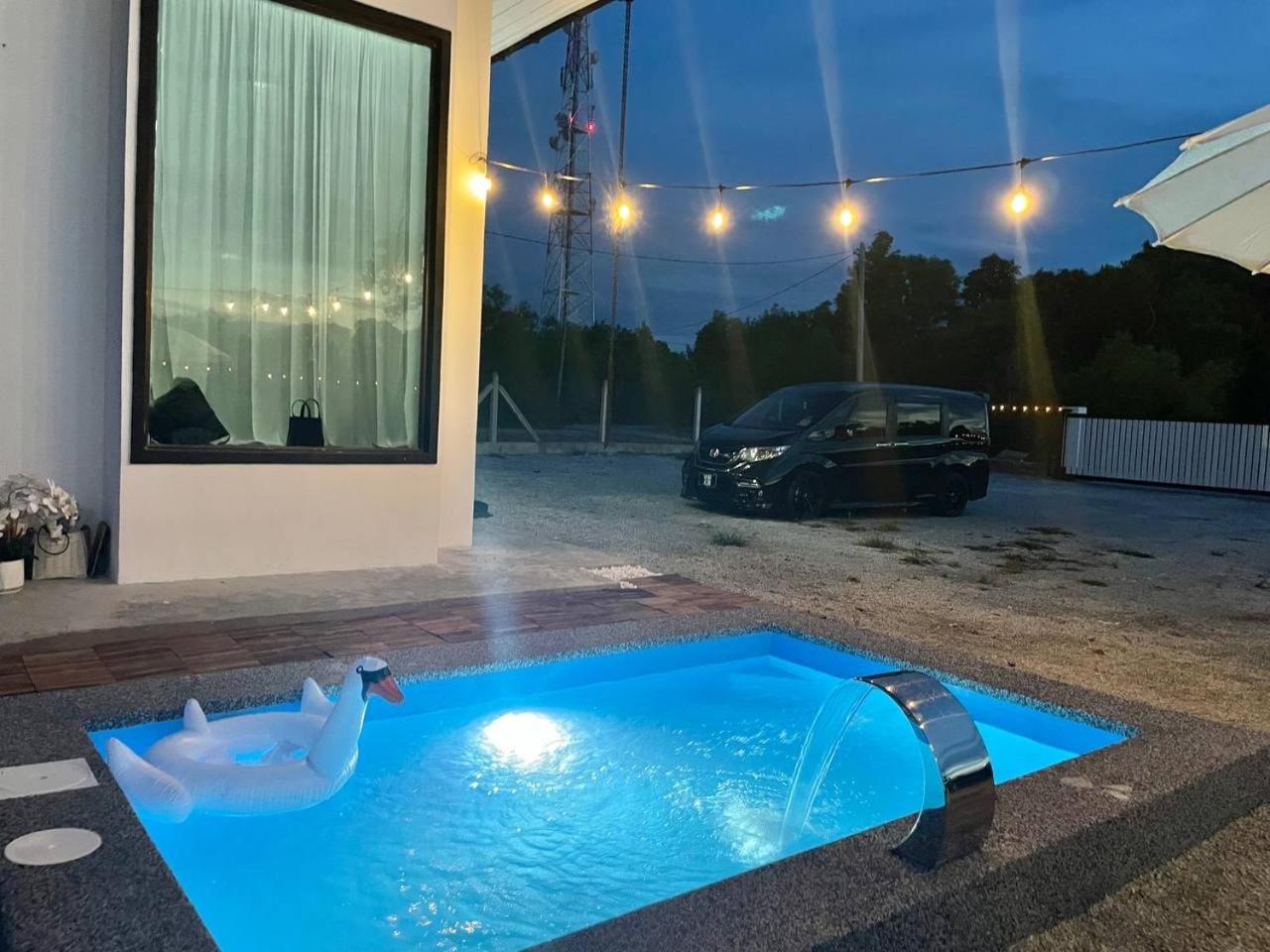 Memerang Tiny House & Pool near Merang Jetty