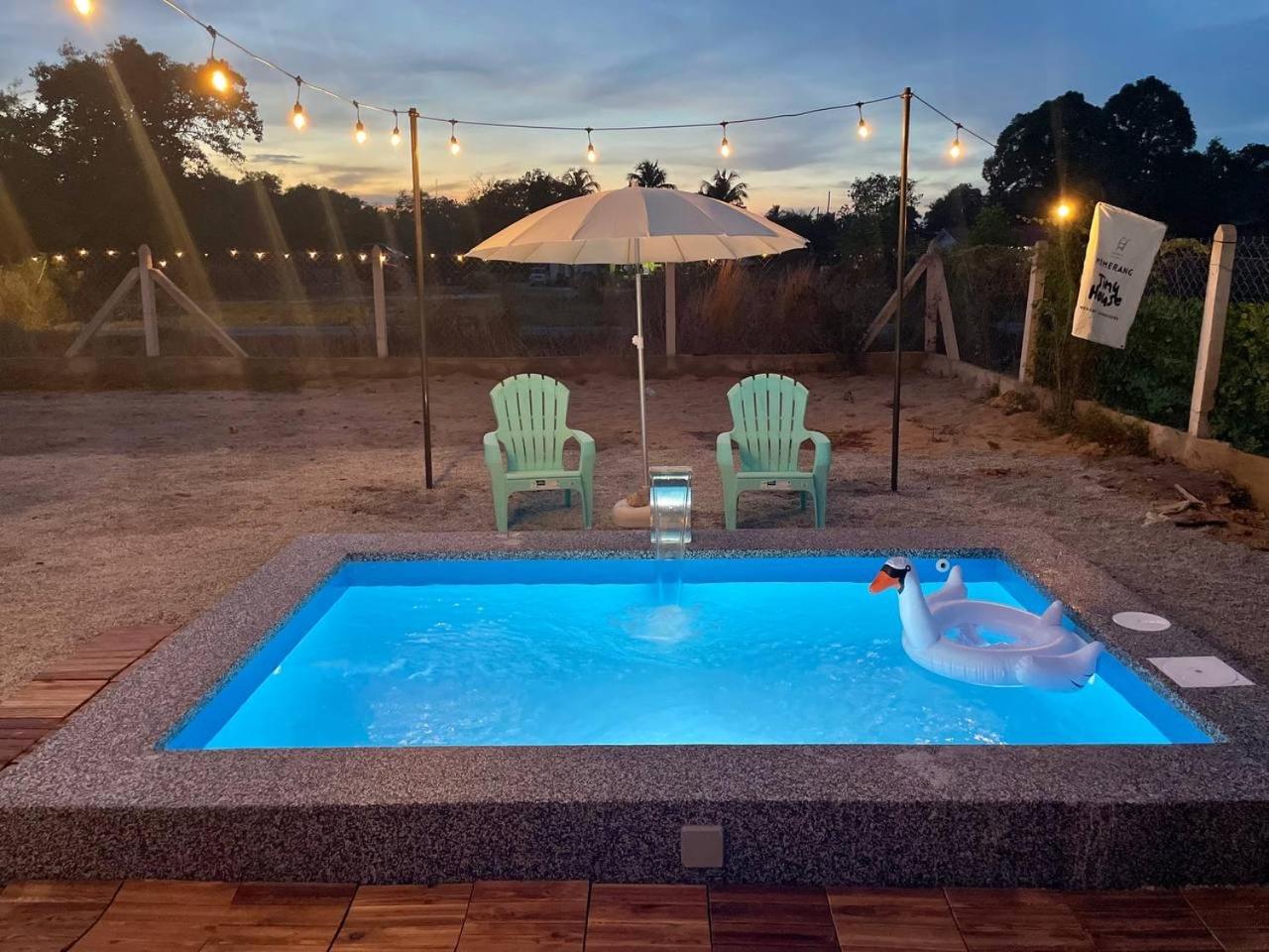 Memerang Tiny House & Pool near Merang Jetty