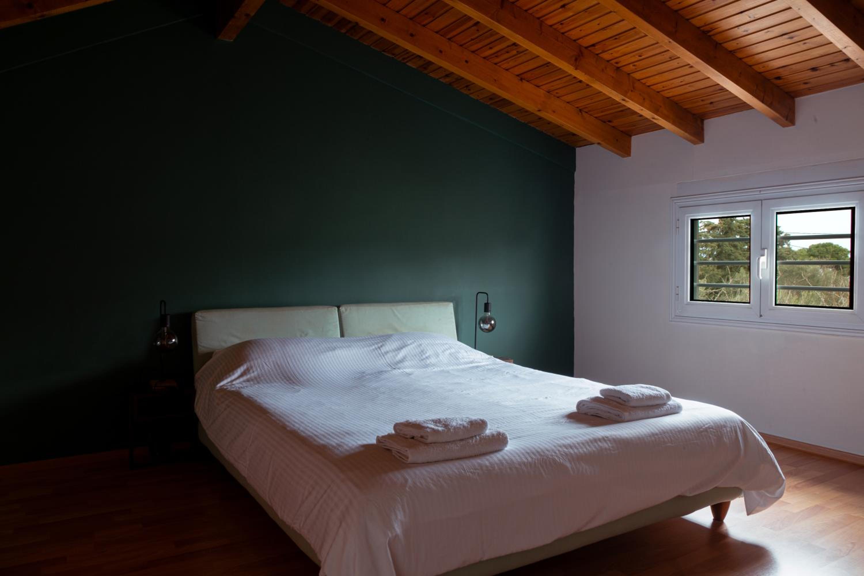 Close to Airport 5 Bedroom Villa by the Sea view 3