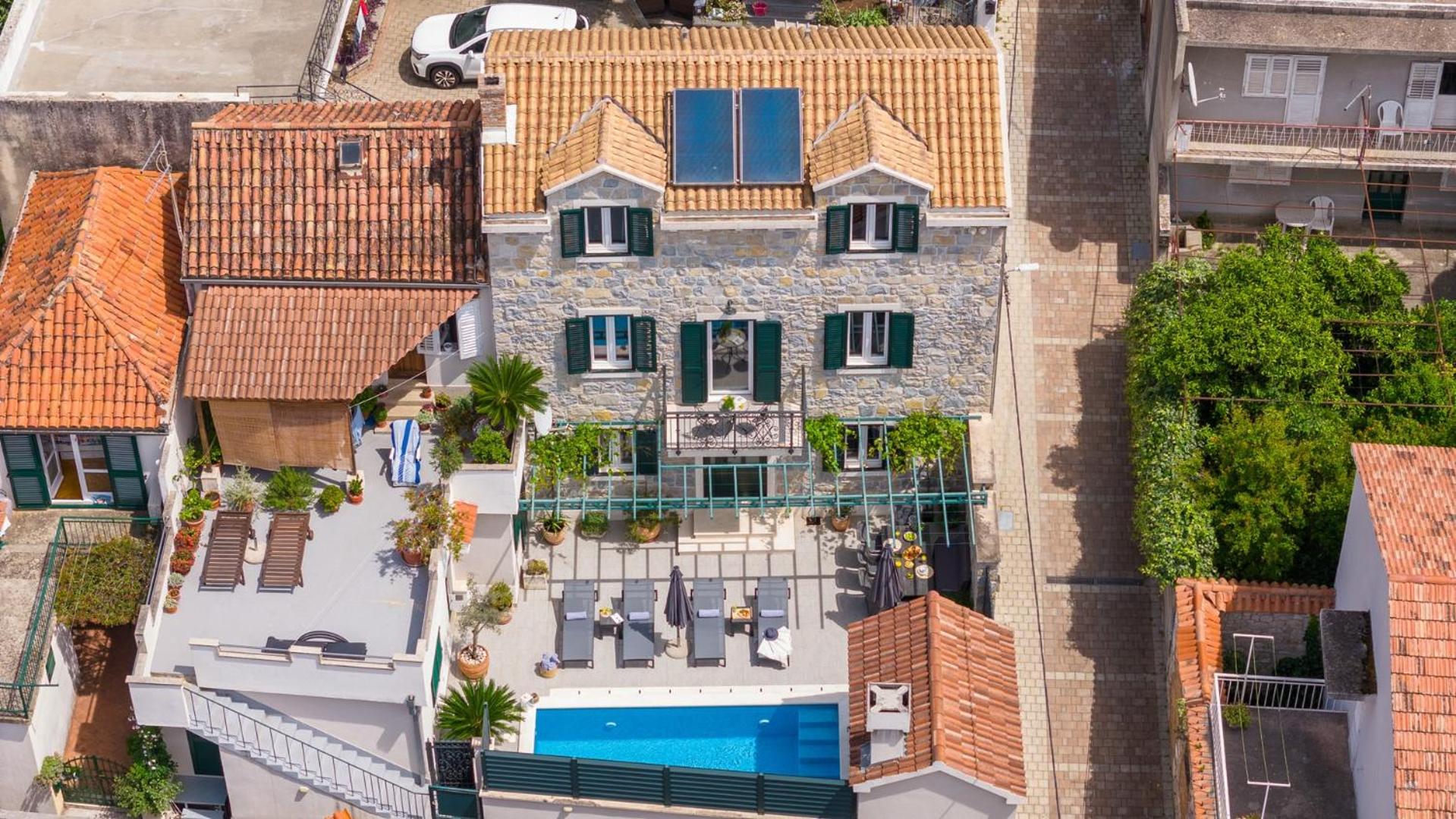 Hotel NEW Villa Filipetti in Makarska center, 4 en-suite bedrooms charming stone house, heated private pool, 600m from beach - Image 1