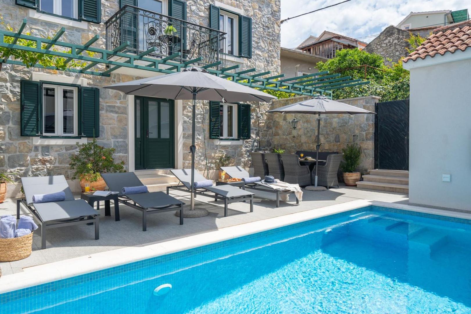 Villa Filipetti in Makarska center, 4 en-suite bedrooms charming stone house, heated private pool, 600m from beach