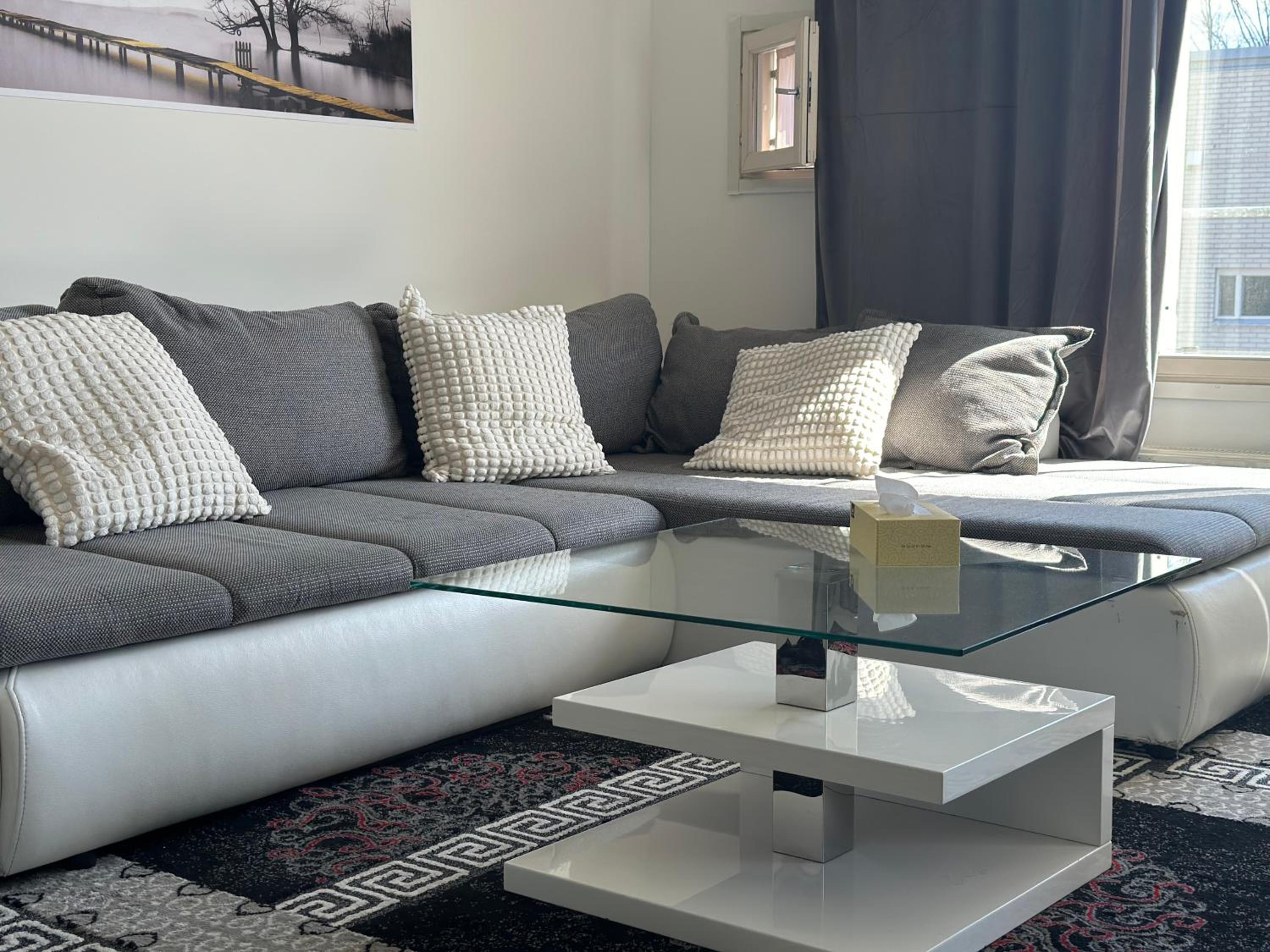 Joni Apartments
