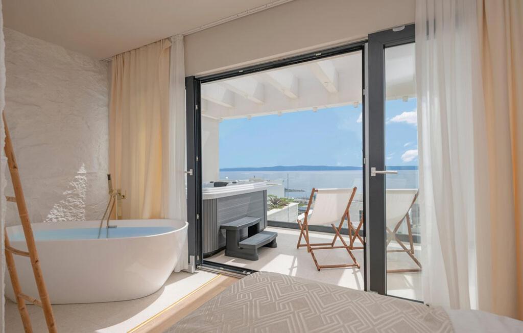 Villa Rosemary West - Heated Infinity Swimming Pool - Jacuzzi - Sea View
