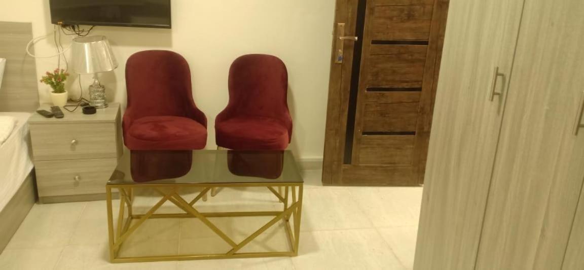 Nino Pyramids Boutique