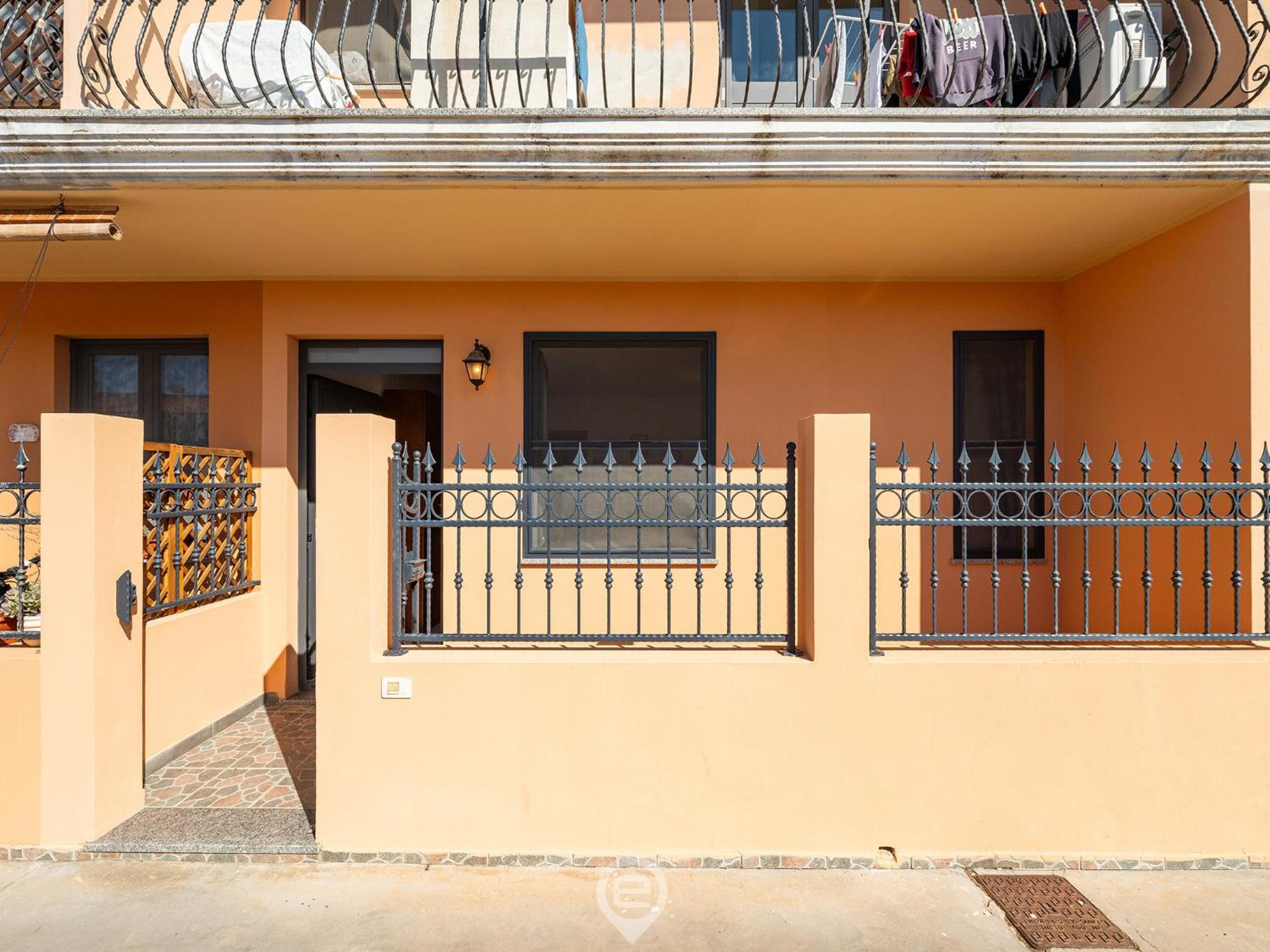 Dahlia Apartment
