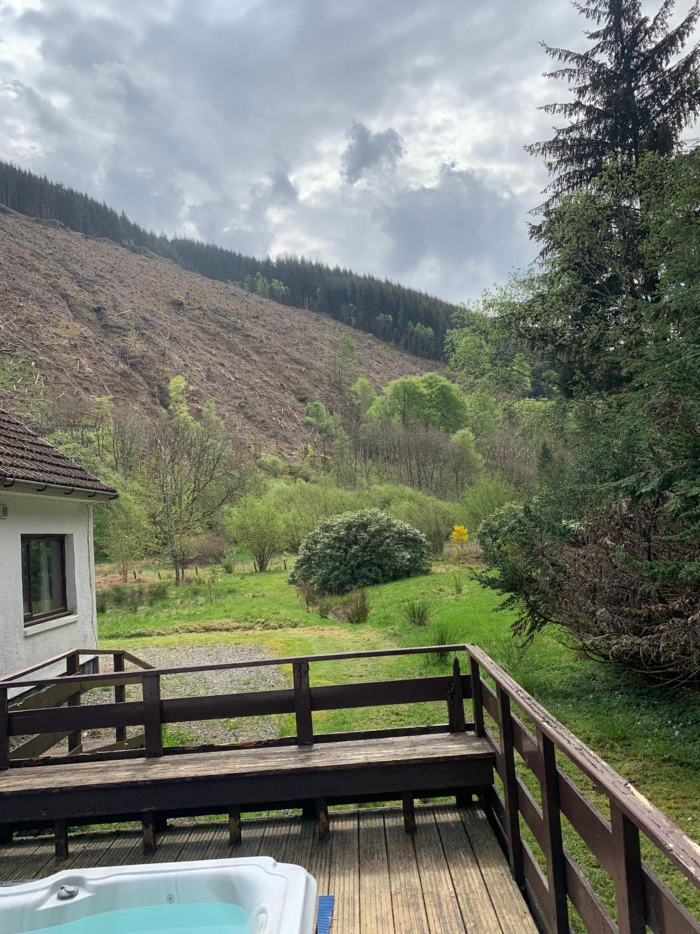 Captivating 5-Bed Cottage with private hot tub view 2