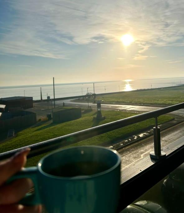 Seashell - Hornsea Duplex Apartment with Sea Views and Balconies