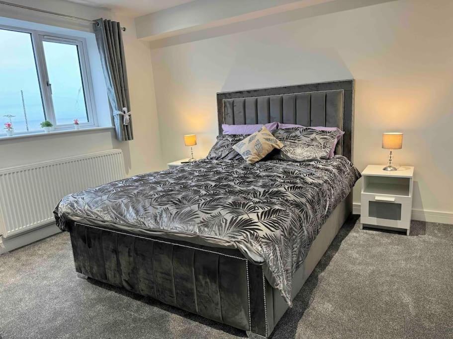 Seashell - Hornsea Duplex Apartment with Sea Views and Balconies