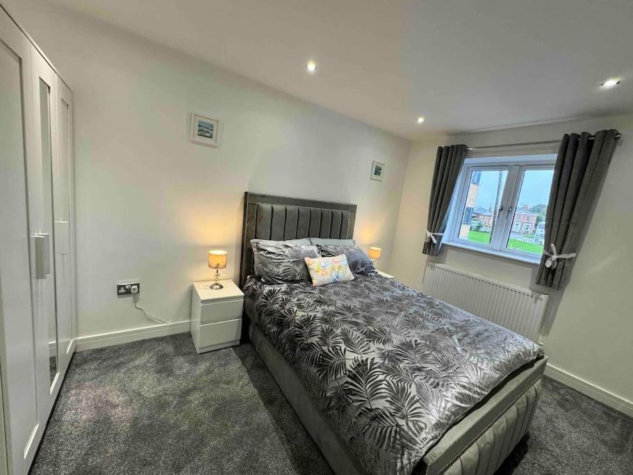 Seashell - Hornsea Duplex Apartment with Sea Views and Balconies
