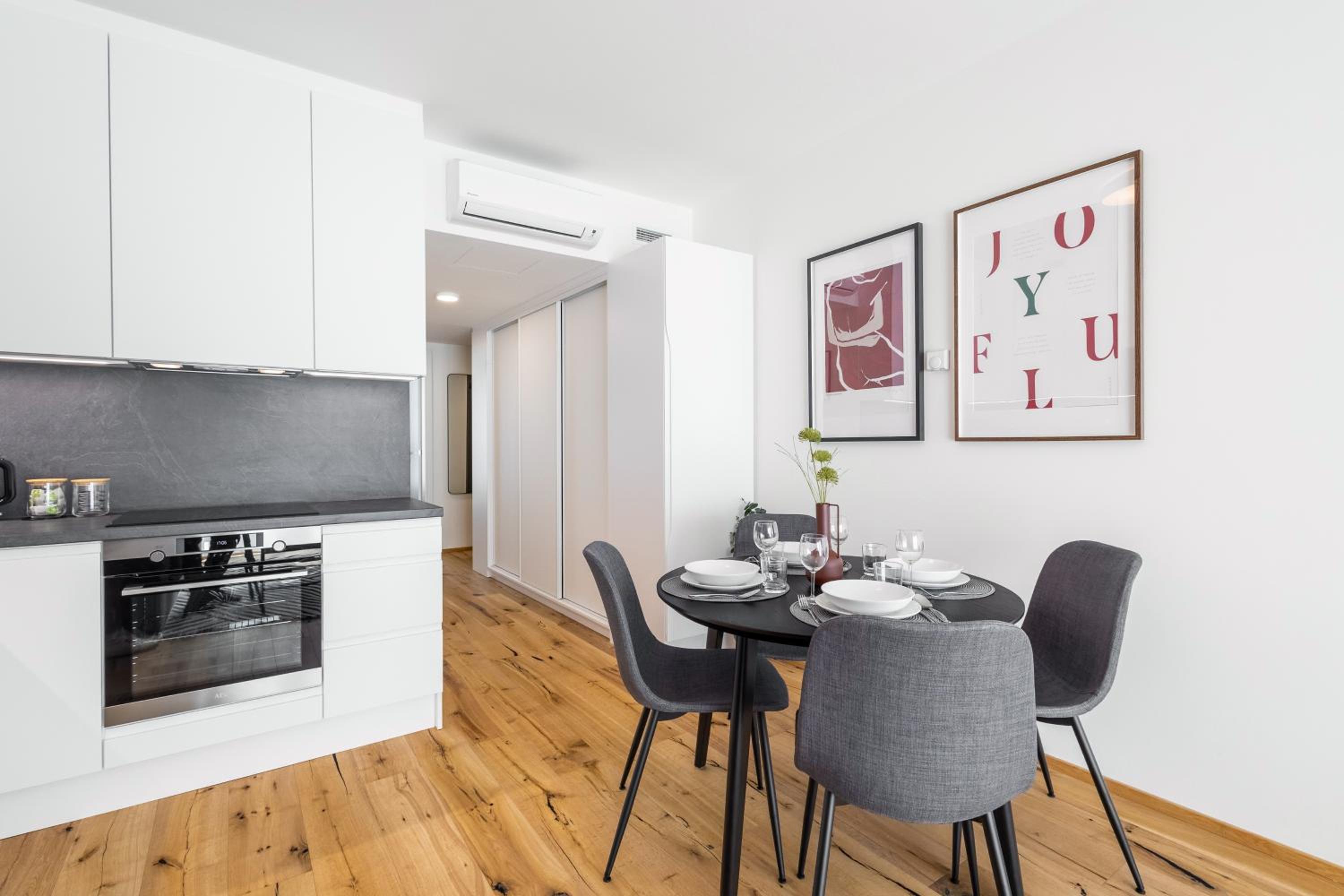 Stylish Apartment - Free Parking, Cinema, by Gravity Prague