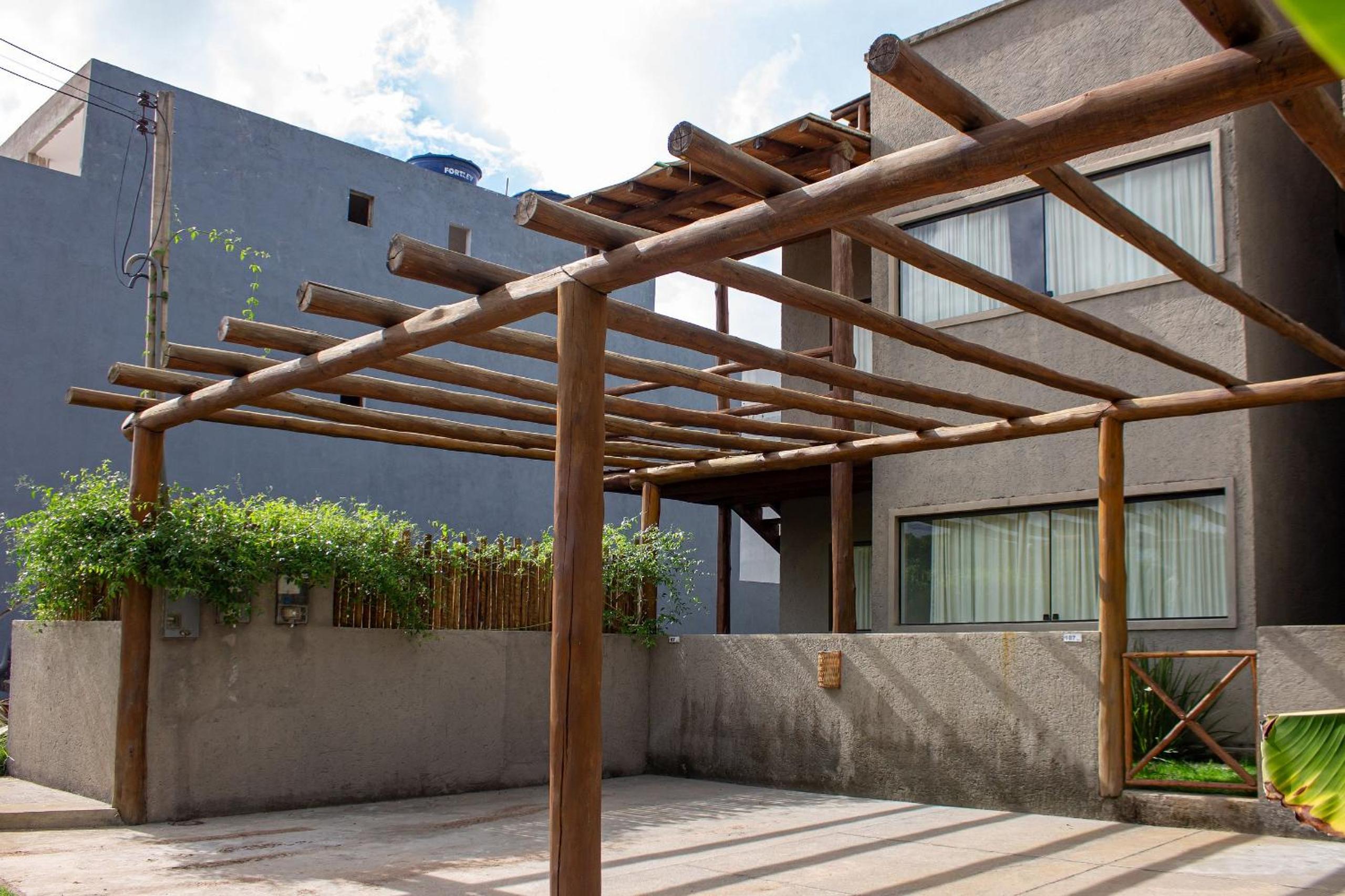 Casa com Piscina Privativa Lambari 107 by Qavi